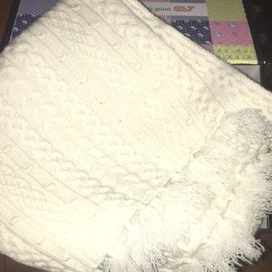 LAST CALL - NWOT vineyard vines cream colored scarf cashmere/wool blend